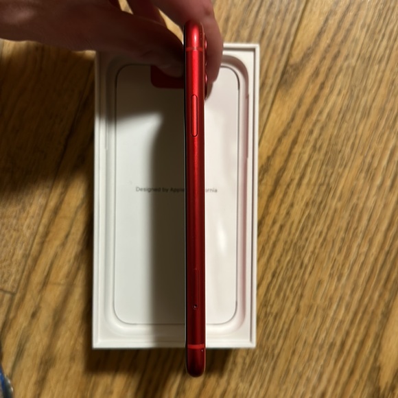 iPhone 11 Red 64GB Unlocked with Case - Picture 7 of 10